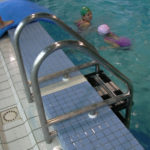 Echelle-amovible-piscine-publique